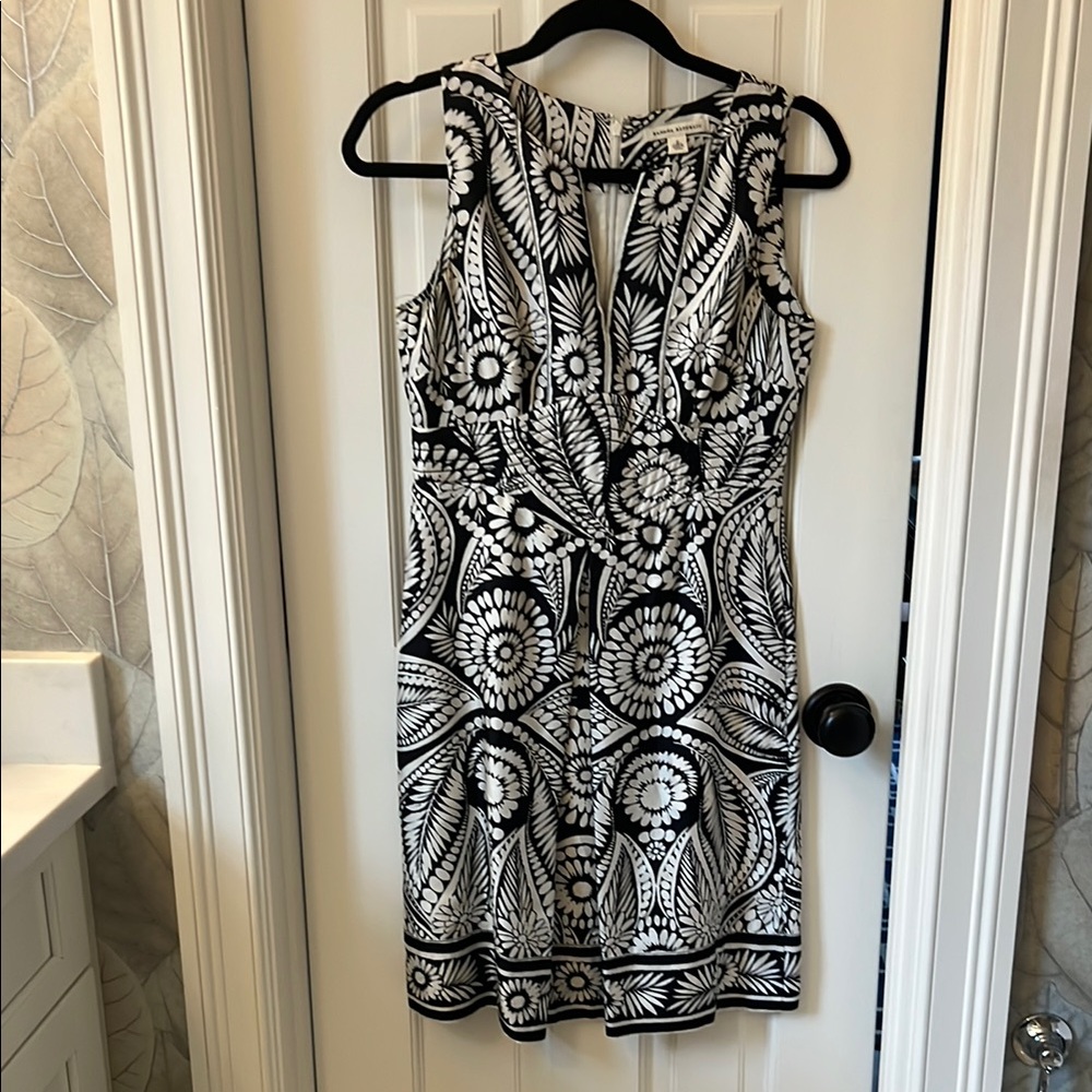 Black and White Sleeveless Sheath Dress Knee-Length for Cocktail